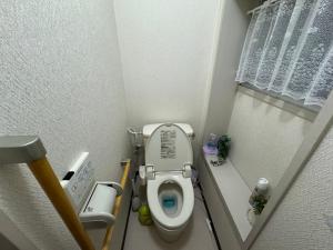 Kopalnica v nastanitvi 昭和レトロの民泊 正直屋