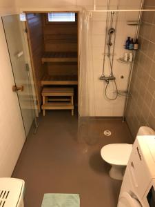 Koupelna v ubytování Budget room + 10 fotografií