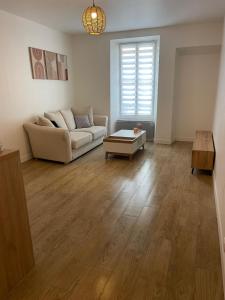 Posezení v ubytování F2 idéalement situé au centre d'Epernon