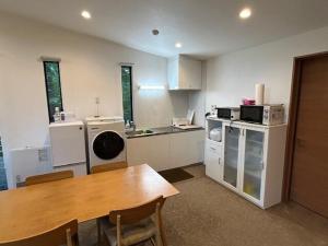 Kuchyň nebo kuchyňský kout v ubytování サンカーサ リバーサイド - 自然の中で暖をとる冬の隠れ家 + 13 fotografií