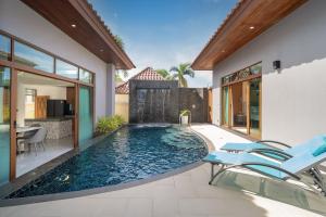 a swimming pool in the backyard of a house at Ocean Palms Private Pool Villas in Ban Thalat Choeng Thale