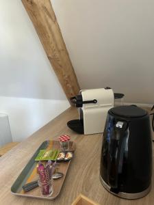 Photo de la galerie de l'établissement Le Domaine de la Claire Fontaine Gîtes -chambres d'hôtes, à Montvalent 82 autres photos