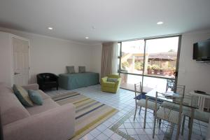 Gallery image of Breakers Motel in Whangamata