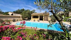 Hồ bơi trong/gần Maison de campagne mas Célestin