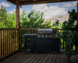 a grill on a deck with a view of the grand canyon at וידה בחרמון שביל הגולן- בקתת 2 חדרי שינה וסלון בלב מטע דובדבנים in Majdal Shams