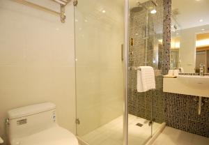 حمام في Season 5 Inn
