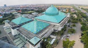 スラバヤにあるMy Tower Hotel Surabayaの青屋根の建物の上面