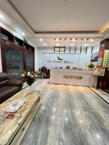 a showroom with a reception desk and a lobby at Sky Night Hotel in Bồ Sơn