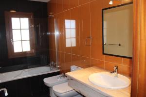 Zdjęcie z galerii obiektu Villa Las Caletas del Mar - Heated Pool w Costa Teguise