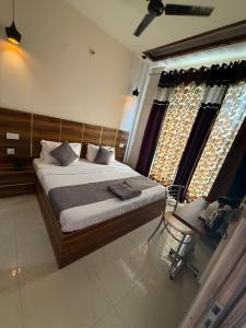 Ένα ή περισσότερα κρεβάτια σε δωμάτιο στο Hotel kartik