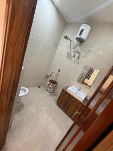 Ένα μπάνιο στο Hotel kartik