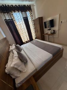 Ένα ή περισσότερα κρεβάτια σε δωμάτιο στο Hotel kartik