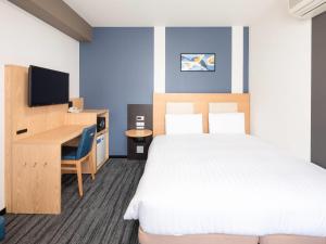 Postel nebo postele na pokoji v ubytování Comfort Hotel Narita