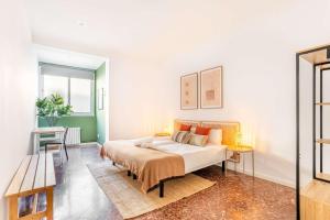 Postel nebo postele na pokoji v ubytování Big apartment for 15 in the heart of Eixample + 22 fotografií