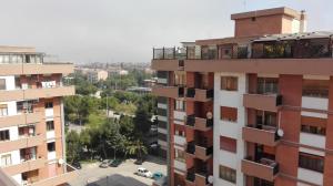 un edificio de apartamentos con vistas a la ciudad en B&B Le Quattro Stagioni, en Foggia