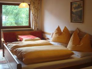 a bedroom with two beds and a window at Gästehaus-Pension Bendler in Kirchdorf in Tirol