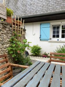 Photo de la galerie de l'établissement La maison des Teinturiers maison de ville avec jardin, à Bayeux
