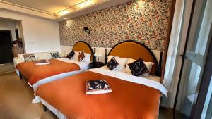 Voodi või voodid majutusasutuse Su Man Designer River View Hotel宿漫设计师江景酒店重庆洪崖洞店 toas