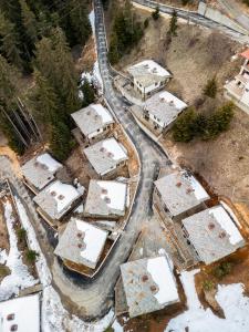 an aerial view of a house with snow covered roofs at Комплекс БОЖИДАРИЦА in Progled