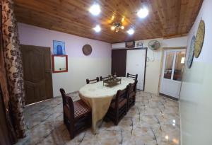 a dining room with a table and some chairs at استراحة ومنتجع قرية الزرب in Ajloun