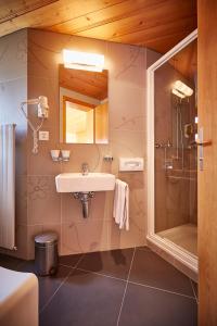 Koupelna v ubytování Hotel Landhaus
