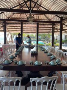 Εστιατόριο ή άλλο μέρος για φαγητό στο Villa In Great Location - Sea Front