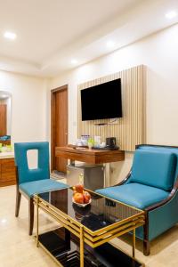 TV a/nebo společenská místnost v ubytování HOTEL NEU VILLA - New Delhi City Center