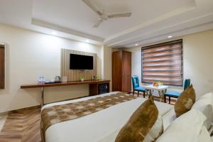 TV a/nebo společenská místnost v ubytování HOTEL NEU VILLA - New Delhi City Center