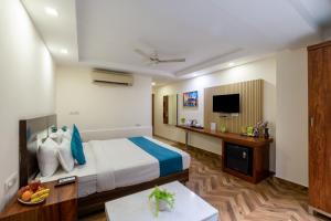 TV a/nebo společenská místnost v ubytování HOTEL NEU VILLA - New Delhi City Center