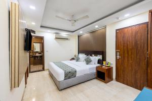 Postel nebo postele na pokoji v ubytování HOTEL NEU VILLA - New Delhi City Center
