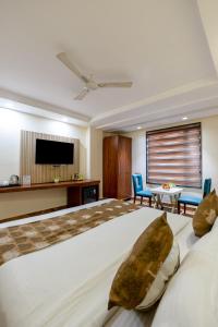 Postel nebo postele na pokoji v ubytování HOTEL NEU VILLA - New Delhi City Center