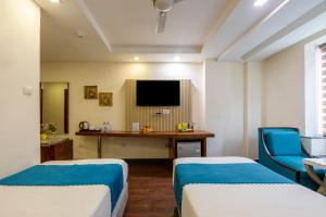 TV a/nebo společenská místnost v ubytování HOTEL NEU VILLA - New Delhi City Center