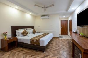 Postel nebo postele na pokoji v ubytování HOTEL NEU VILLA - New Delhi City Center