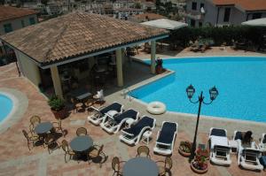 Bazén v ubytování Hotel Barbieri nebo v jeho okolí