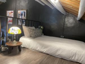 Postel nebo postele na pokoji v ubytování 糸旅行蹤 老宅民宿包棟