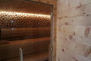 A bathroom at Familienhotel Gasthof Hinteregger
