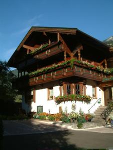 a house with flowers on the side of it at Gästehaus Vier Jahreszeiten in Mayrhofen