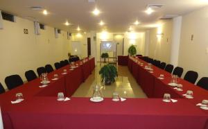 a meeting room with red tables and chairs in it at Hotel Boulevard in Lima