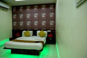 Postel nebo postele na pokoji v ubytování Hotel New Shiv INN