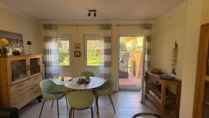 a dining room with a table and chairs at Zempin Ostseepark WE 10 _Insel Use in Zempin