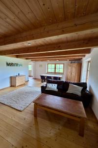 a living room with a couch and a table at Ferienwohnung Landliebe in Dießen am Ammersee +8 photos