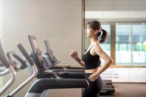 The fitness centre and/or fitness facilities at Fraser Residence Chengdu