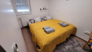 Posteľ alebo postele v izbe v ubytovaní Relax apartman
