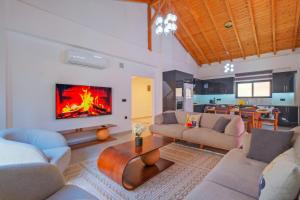 a living room with a fire in the fireplace at ADER DOĞA Villaları 6 in Zikirciler