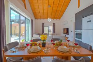 a dining room with a table with plates and wine glasses at ADER DOĞA Villaları 6 in Zikirciler