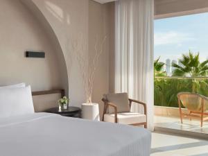 Postel nebo postele na pokoji v ubytování Rixos The Palm Hotel & Suites - Ultra All Inclusive