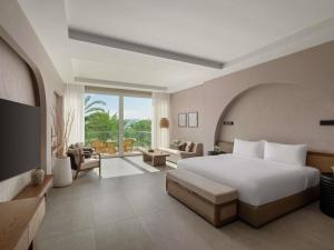 Postel nebo postele na pokoji v ubytování Rixos The Palm Hotel & Suites - Ultra All Inclusive