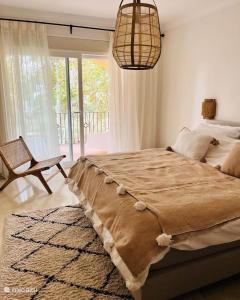 En eller flere senge i et værelse på Townhouse Puerto Banus