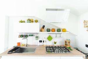 Nhà bếp/bếp nhỏ tại House of Poseidon - Luxury Suite