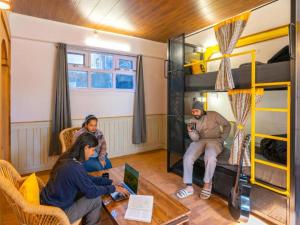 入住The Hosteller Narkanda的客人